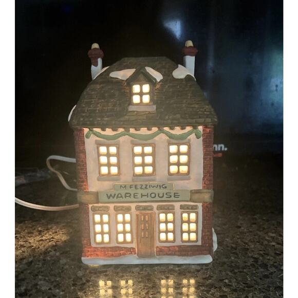 Dept 56 Dickens' Village Series A Christmas Carol Fezziwig's Warehouse Mint - Picture 2 of 15